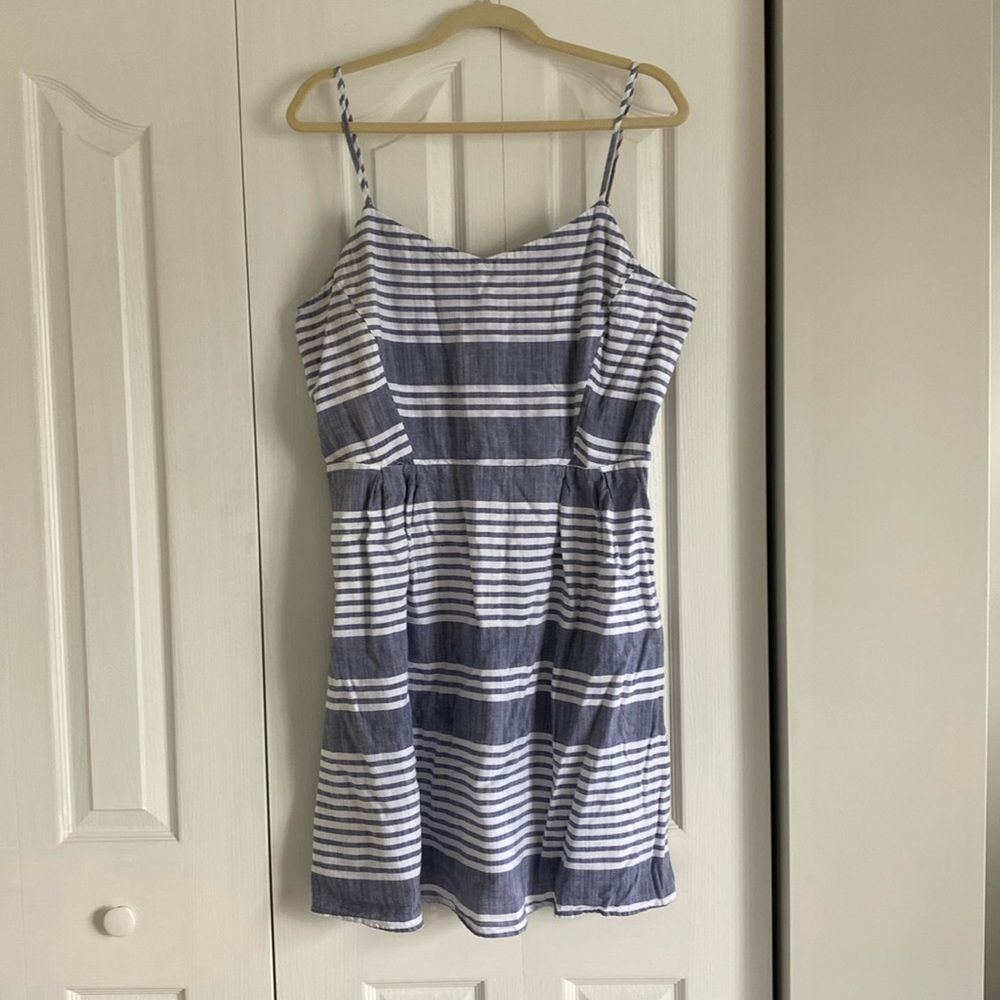 Old Navy chambray and white cotton dress with stretch smock back